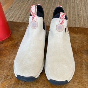 Danner Mountain 600 hiking boots - W Size 9